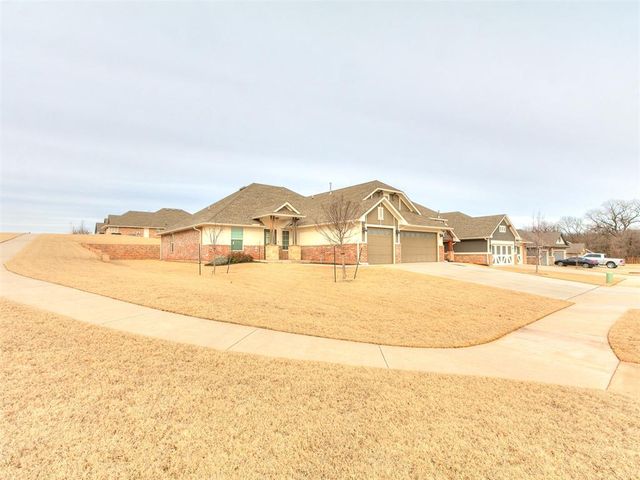 2801 Cedar Creek Drive, Moore, OK 73160