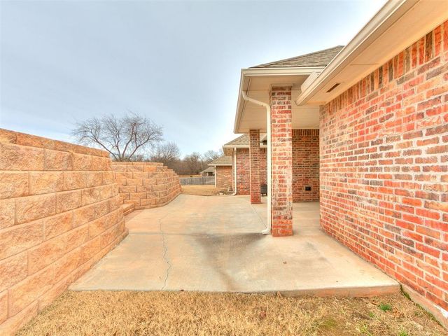 2801 Cedar Creek Drive, Moore, OK 73160
