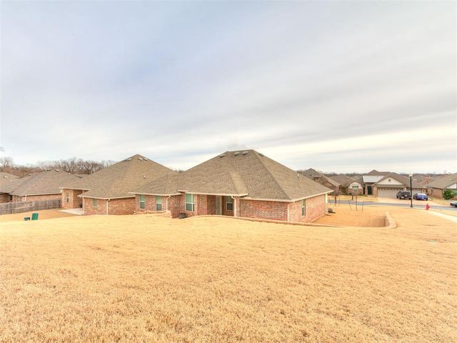 2801 Cedar Creek Drive, Moore, OK 73160