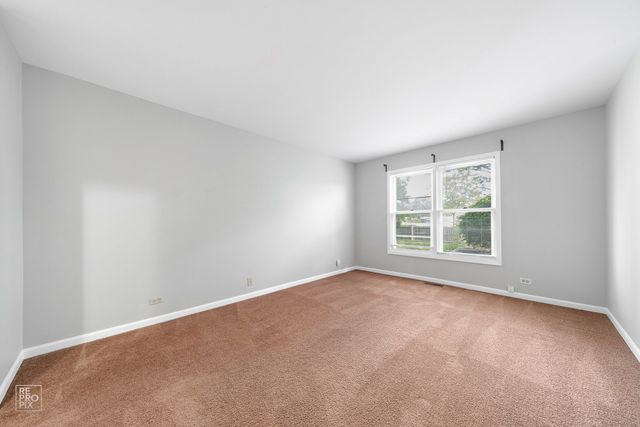 98 Willow Parkway, Buffalo Grove, IL 60089