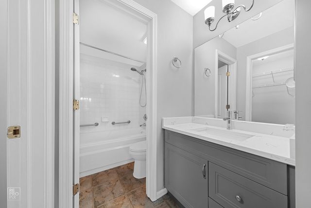 98 Willow Parkway, Buffalo Grove, IL 60089