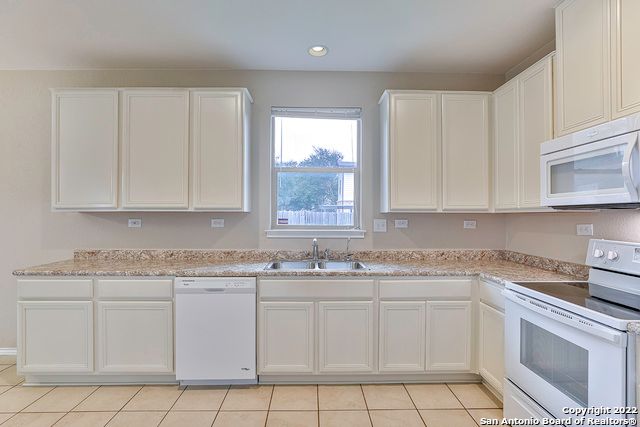 500 Dusty Emerald, Universal City, TX 78148