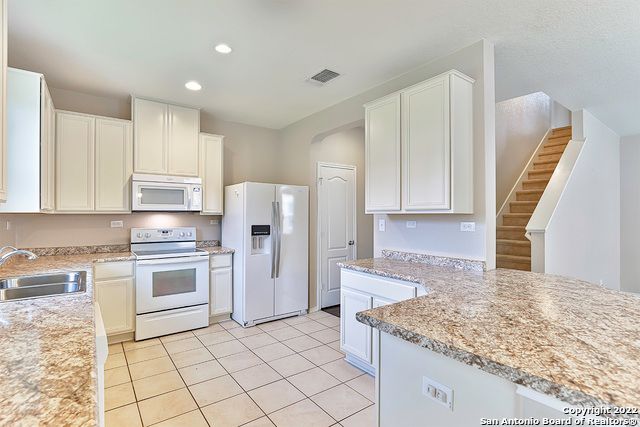 500 Dusty Emerald, Universal City, TX 78148
