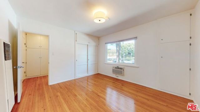 11284 Montana Avenue 1, Los Angeles, CA 90049