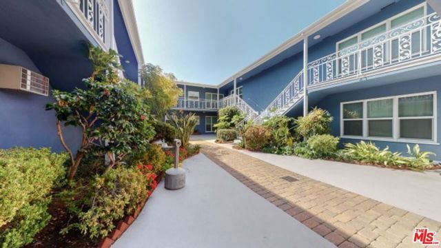 11284 Montana Avenue 1, Los Angeles, CA 90049