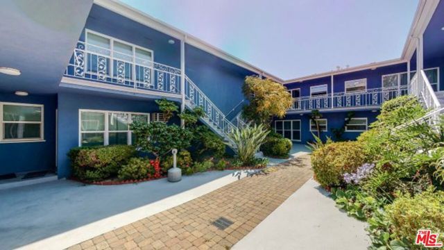 11284 Montana Avenue 1, Los Angeles, CA 90049