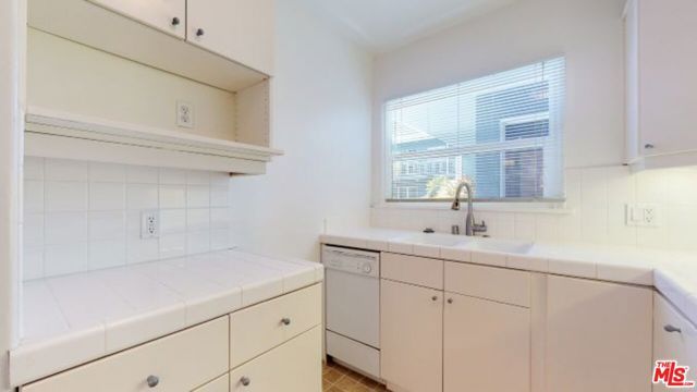 11284 Montana Avenue 1, Los Angeles, CA 90049