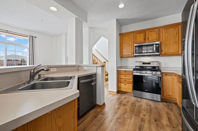 4332 Victor Path 1, Hugo, MN 55038