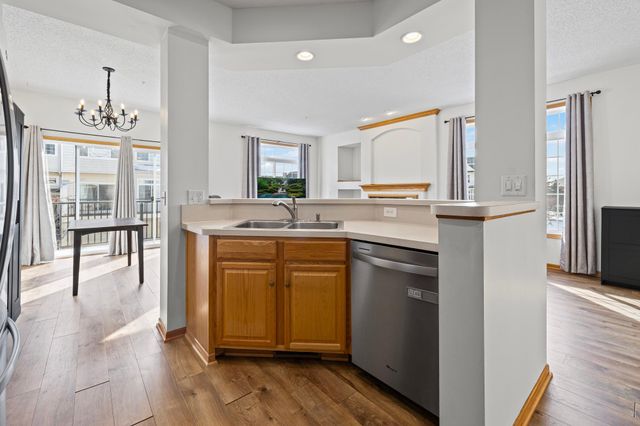 4332 Victor Path 1, Hugo, MN 55038