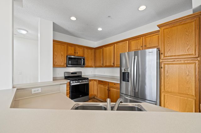 4332 Victor Path 1, Hugo, MN 55038