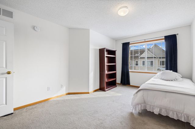 4332 Victor Path 1, Hugo, MN 55038