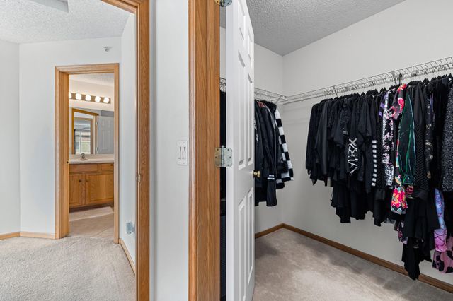 4332 Victor Path 1, Hugo, MN 55038