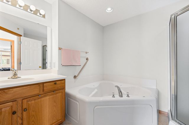 4332 Victor Path 1, Hugo, MN 55038