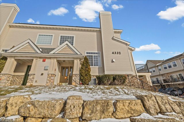 4332 Victor Path 1, Hugo, MN 55038