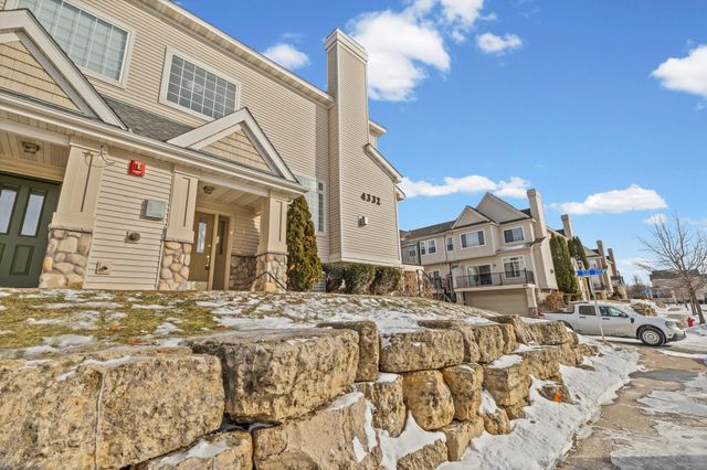 4332 Victor Path 1, Hugo, MN 55038