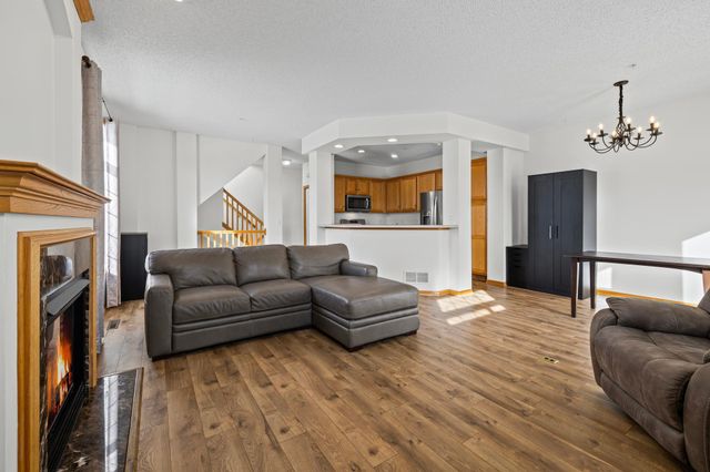 4332 Victor Path 1, Hugo, MN 55038