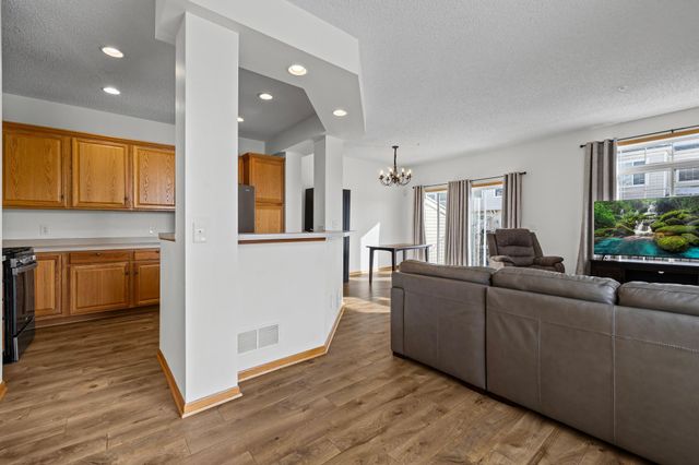 4332 Victor Path 1, Hugo, MN 55038