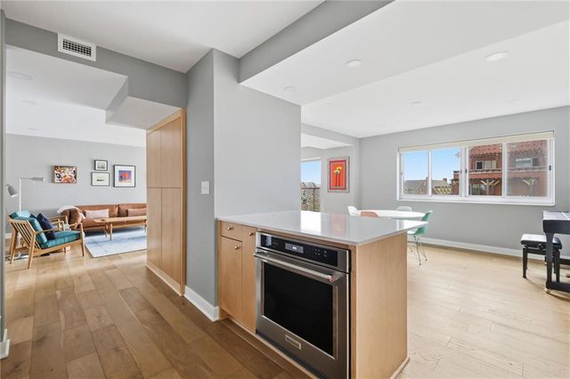 310 W 49th Street 805, Kansas City, MO 64112