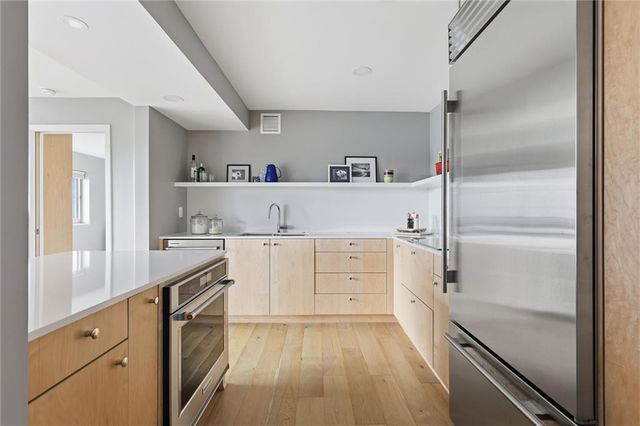 310 W 49th Street 805, Kansas City, MO 64112