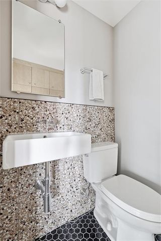 310 W 49th Street 805, Kansas City, MO 64112