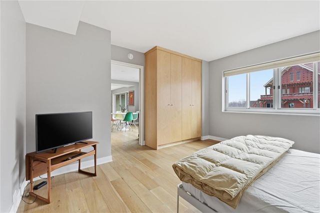 310 W 49th Street 805, Kansas City, MO 64112