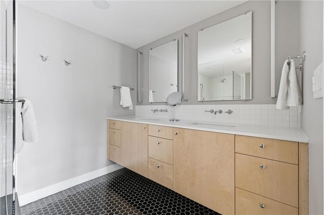 310 W 49th Street 805, Kansas City, MO 64112