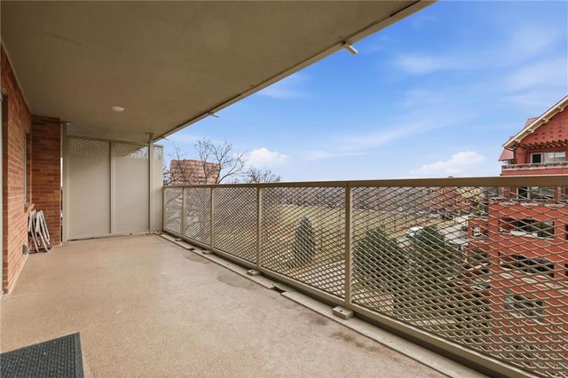 310 W 49th Street 805, Kansas City, MO 64112