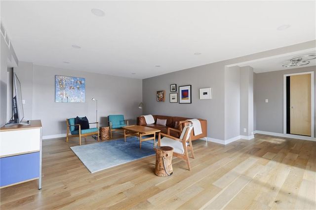 310 W 49th Street 805, Kansas City, MO 64112