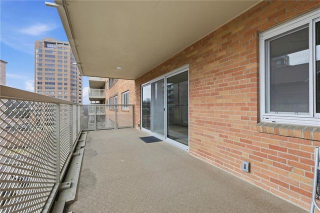 310 W 49th Street 805, Kansas City, MO 64112