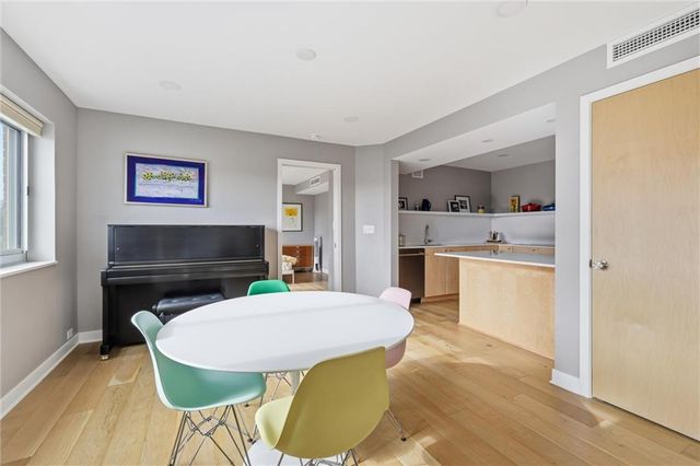 310 W 49th Street 805, Kansas City, MO 64112