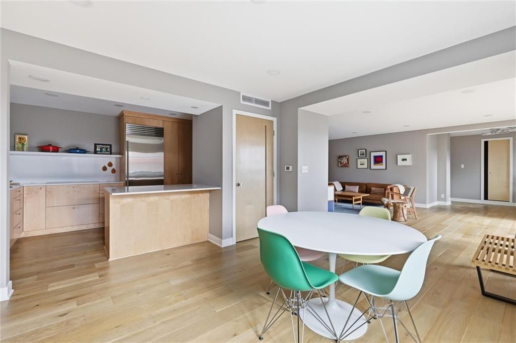 310 W 49th Street 805, Kansas City, MO 64112