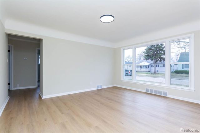 29940 Commonwealth Street, Roseville, MI 48066