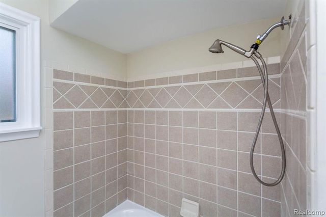 29940 Commonwealth Street, Roseville, MI 48066