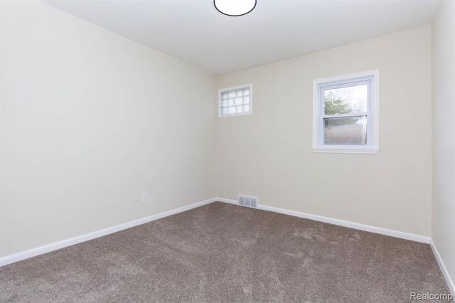 29940 Commonwealth Street, Roseville, MI 48066