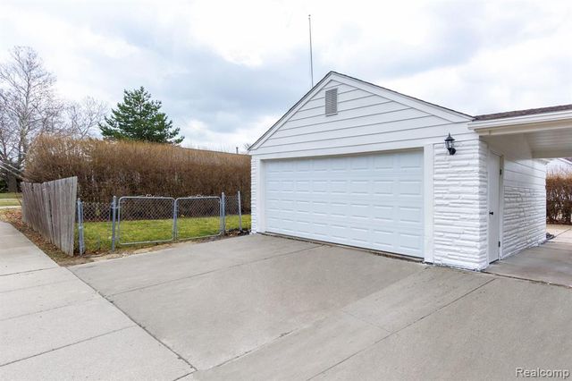 29940 Commonwealth Street, Roseville, MI 48066