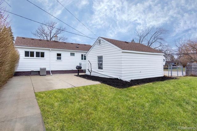 29940 Commonwealth Street, Roseville, MI 48066