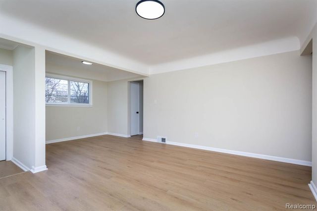 29940 Commonwealth Street, Roseville, MI 48066