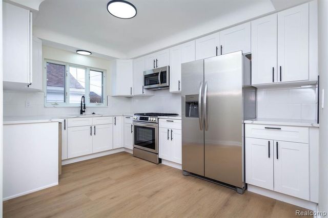 29940 Commonwealth Street, Roseville, MI 48066