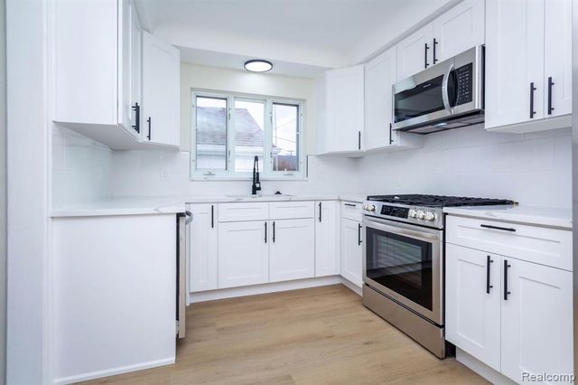 29940 Commonwealth Street, Roseville, MI 48066