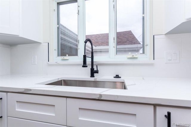 29940 Commonwealth Street, Roseville, MI 48066