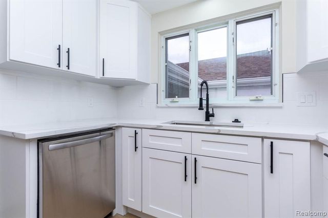 29940 Commonwealth Street, Roseville, MI 48066