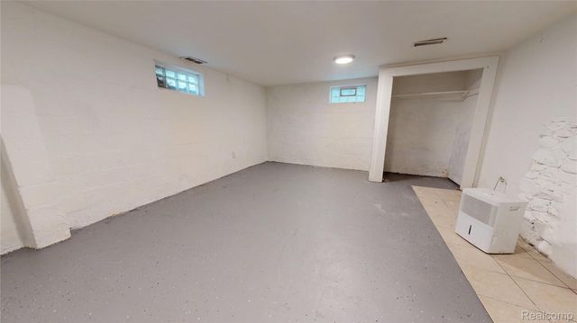 715 Kenilworth Avenue, Pontiac, MI 48340