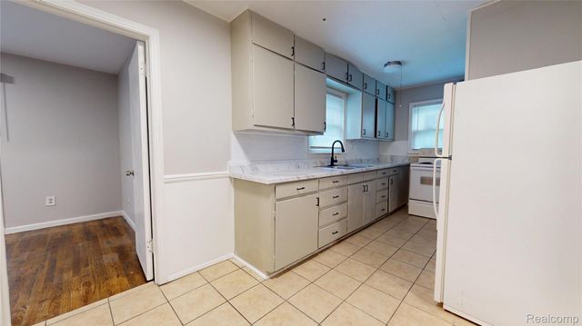 715 Kenilworth Avenue, Pontiac, MI 48340