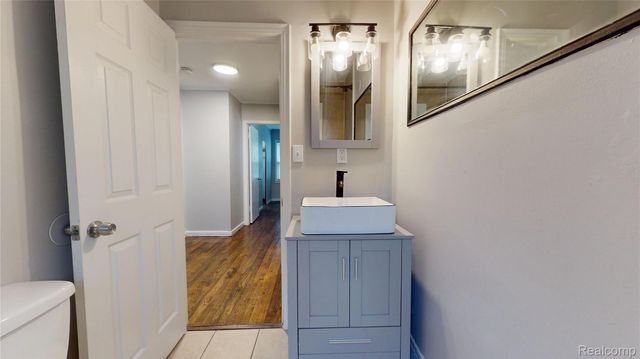 715 Kenilworth Avenue, Pontiac, MI 48340