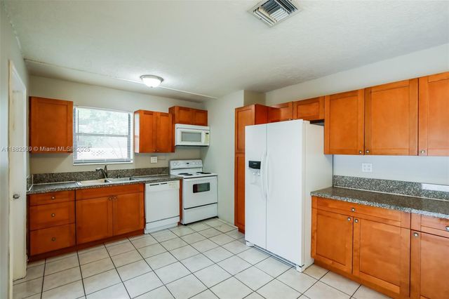 1500 NW 43 St, Oakland Park, FL 33309