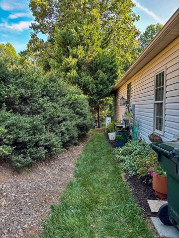630 Claystone Drive, Inman, SC 29349