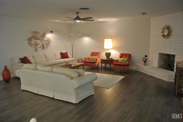 5804 Cypress Point Drive, Bakersfield, CA 93309