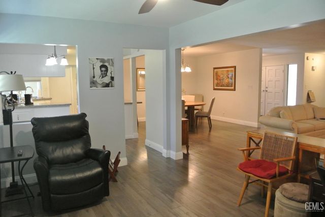 5804 Cypress Point Drive, Bakersfield, CA 93309