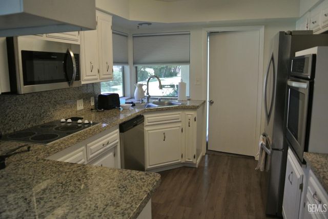 5804 Cypress Point Drive, Bakersfield, CA 93309