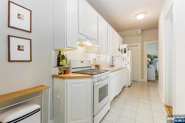 92 Midland A, Montclair, NJ 07042